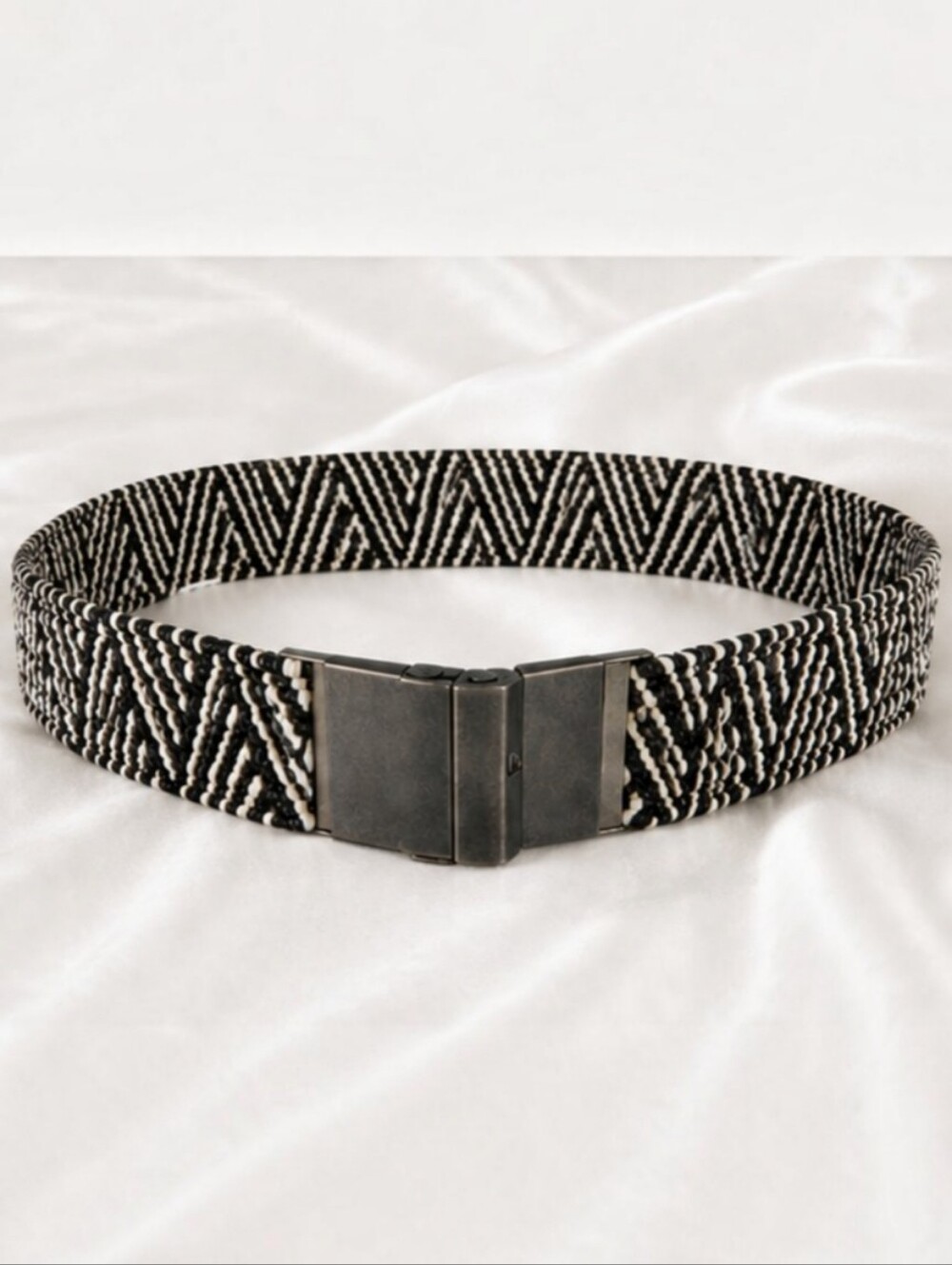 Y2K Jessica Simpson Black & Creamy White Chevron Stretch Belt Size 6